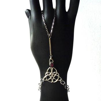 Handschmuck aus Edelstahl mit echtem Granat