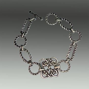 Keltisches Armband mit Doppelherz-Knoten