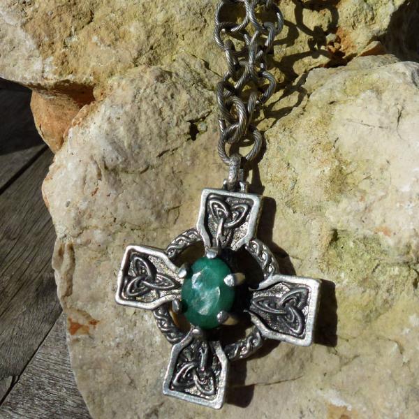 Keltische Kette mit Smaragd Kreuz
