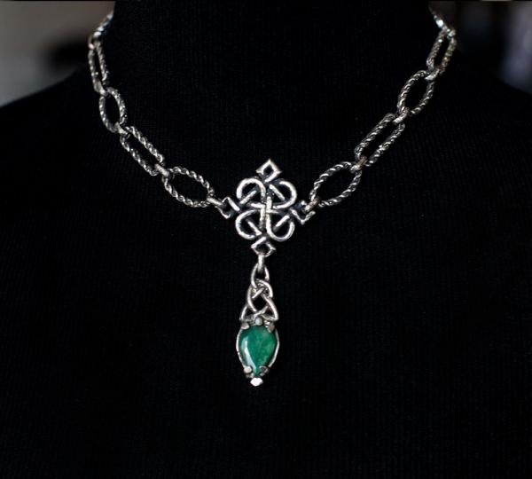 Keltisches Collier aus Antique Pewter mit echtem Smaragd